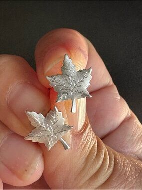 Vintage estate jewelry Sterling Silver Maple Leaf Stud Earrings - Silver